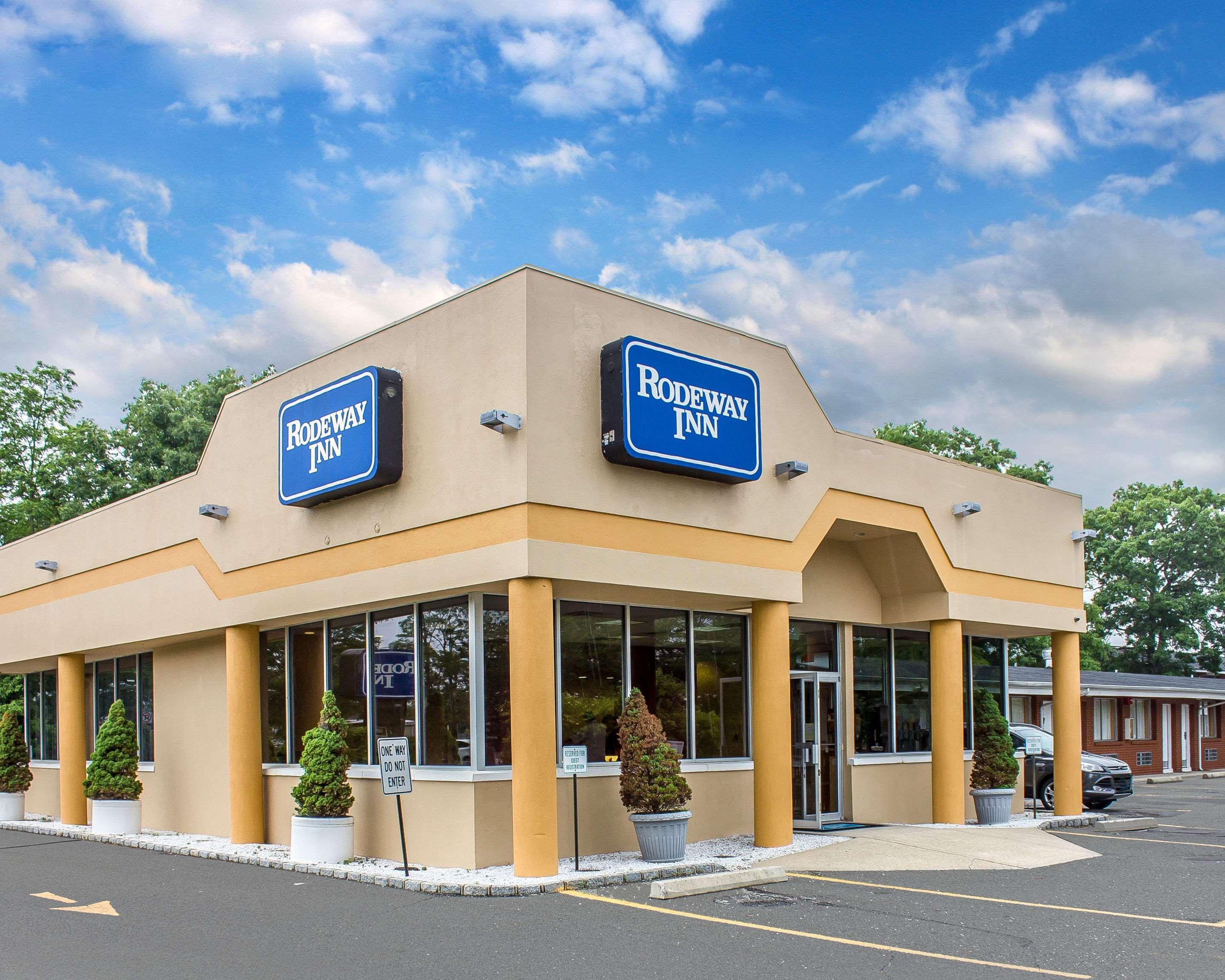 Rodeway Inn Macarthur Airport Ronkonkoma Exterior photo