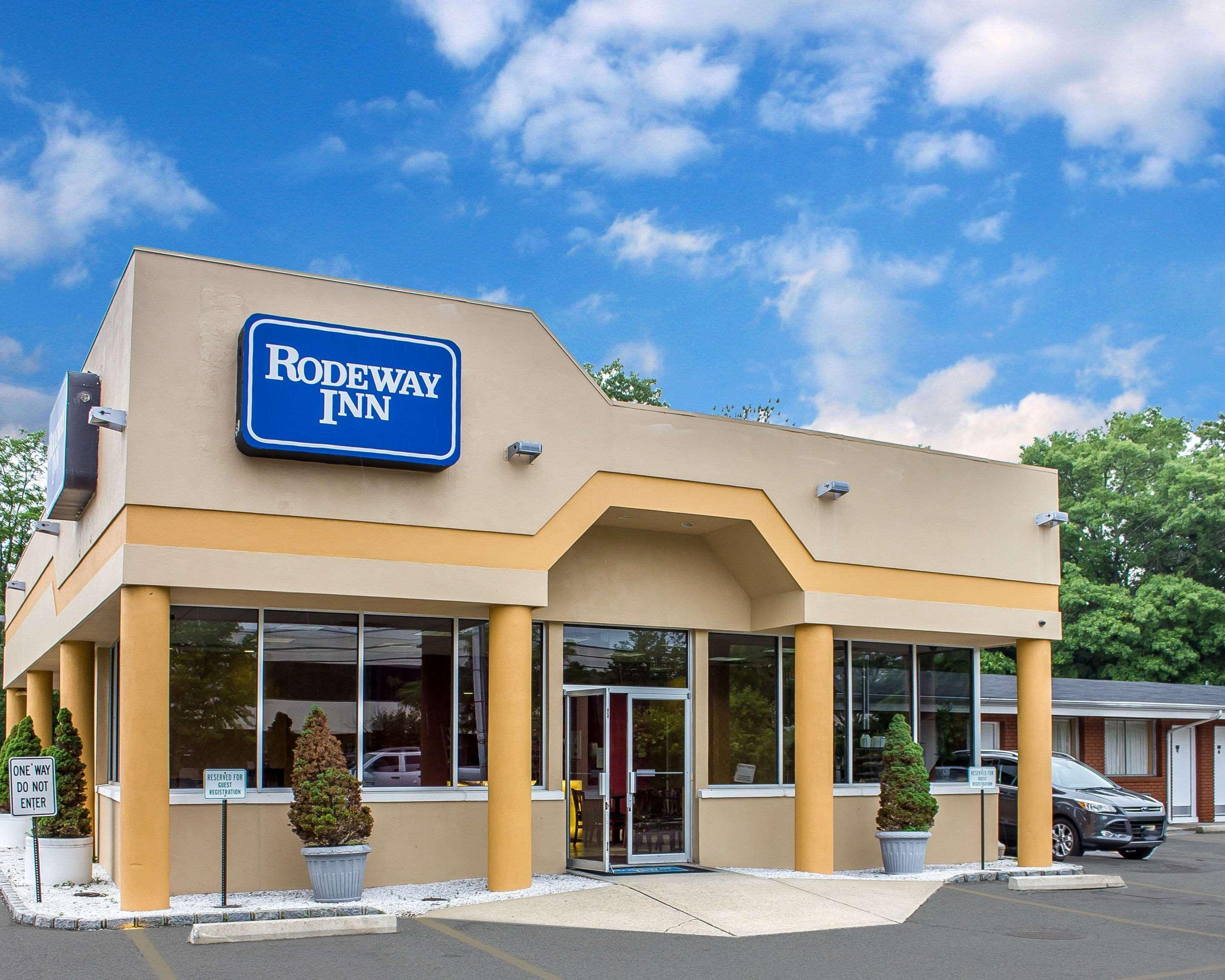 Rodeway Inn Macarthur Airport Ronkonkoma Exterior photo