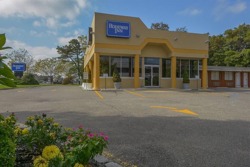 Rodeway Inn Macarthur Airport Ronkonkoma Exterior photo