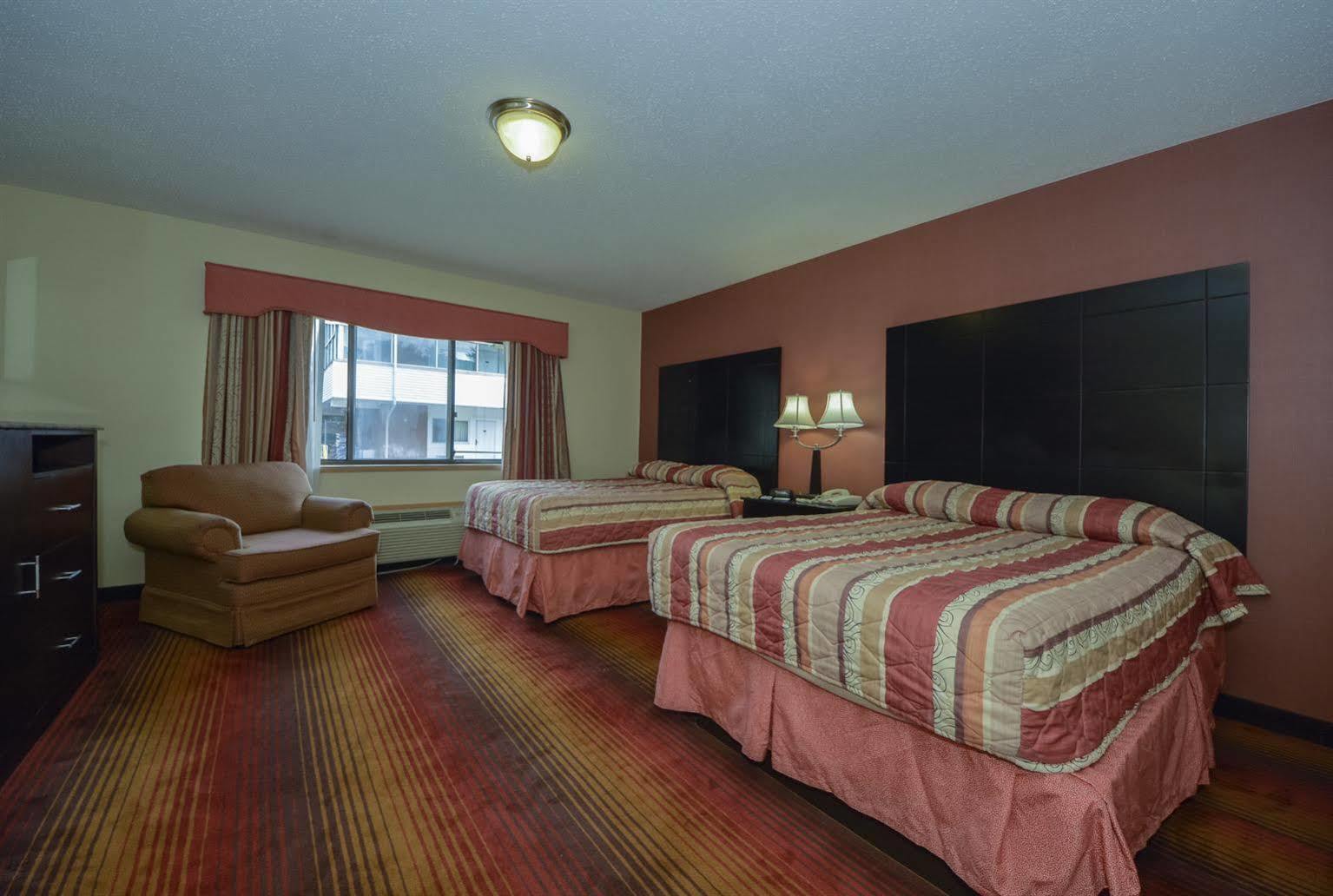 Rodeway Inn Macarthur Airport Ronkonkoma Exterior photo